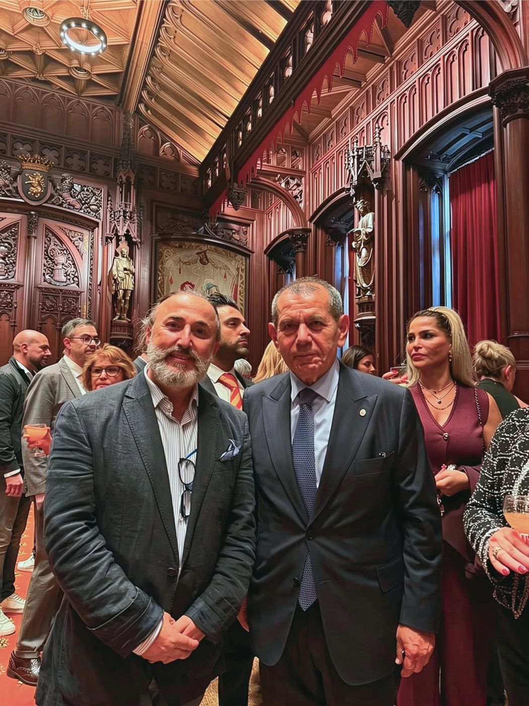 GALATASARAYLILAR AVRUPA’NIN KALBİNDE '26. SÜPER LİG ŞAMPİYONLUĞUNU' COŞKUYLA KUTLADILAR…