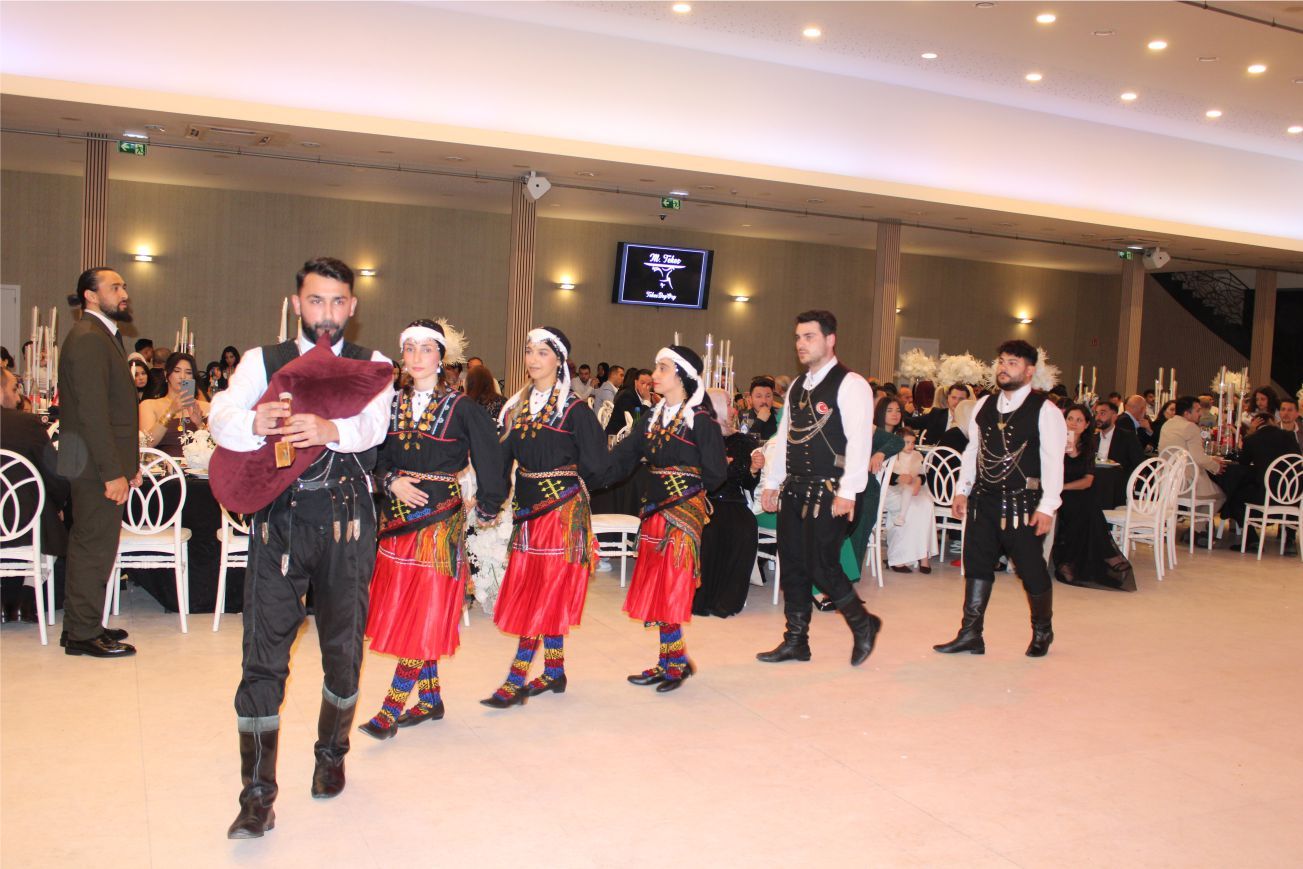 MELİKE İLE SELİM, DİLLERE DESTAN DÜĞÜN TÖRENİYLE EVLENDİLER...