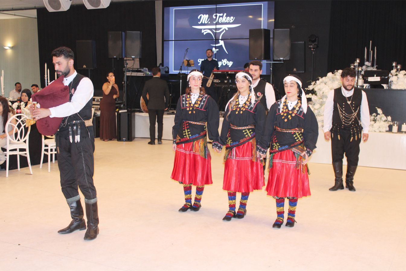 MELİKE İLE SELİM, DİLLERE DESTAN DÜĞÜN TÖRENİYLE EVLENDİLER...