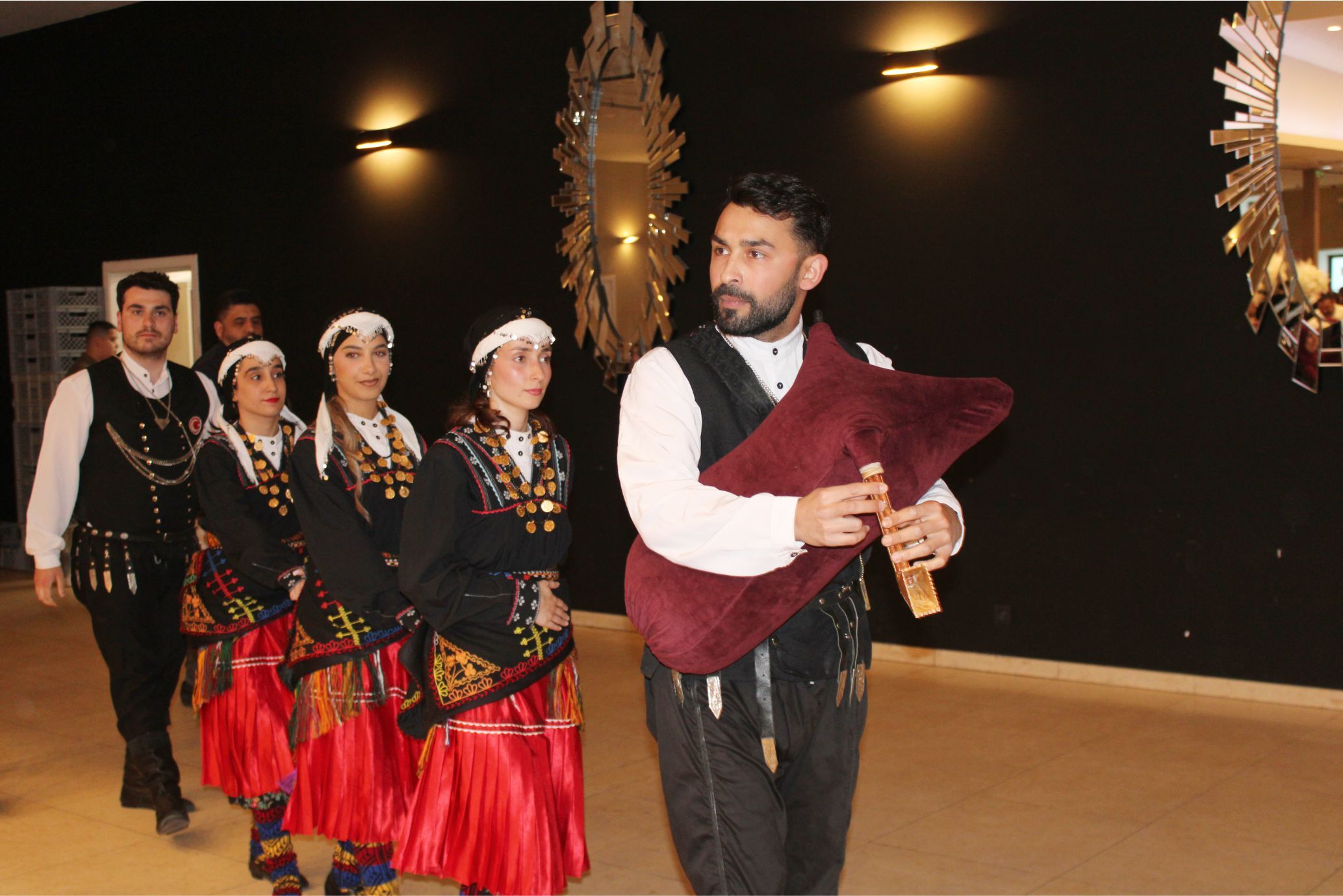 MELİKE İLE SELİM, DİLLERE DESTAN DÜĞÜN TÖRENİYLE EVLENDİLER...