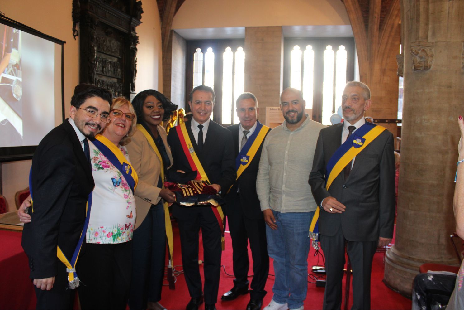 BELÇİKA’NIN MEŞHUR MASKOTU ‘MANNEKEN-PIS’ 1210. ELBİSESİNİ GÖRKEMLİ BİR TÖRENLE GİYDİ