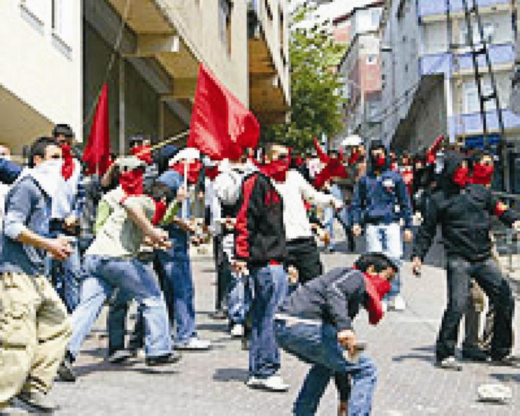 TAKSİM FENA KARIŞTI !