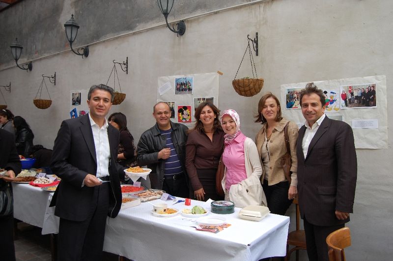 BELÇİKA TÜRK KADINLAR DERNEĞİ KERMESİ GÖZ DOLDURDU