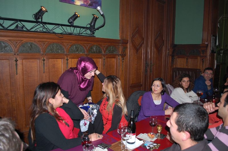 SÜMEYRA KOCA'YI DOĞUM GÜNÜNDE ARKADAŞLARI YALNIZ BIRAKMADI
