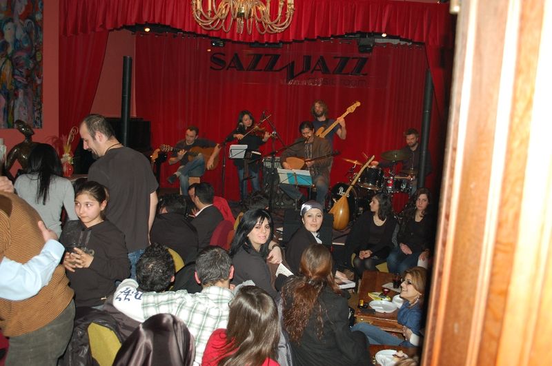 SÜMEYRA KOCA'YI DOĞUM GÜNÜNDE ARKADAŞLARI YALNIZ BIRAKMADI