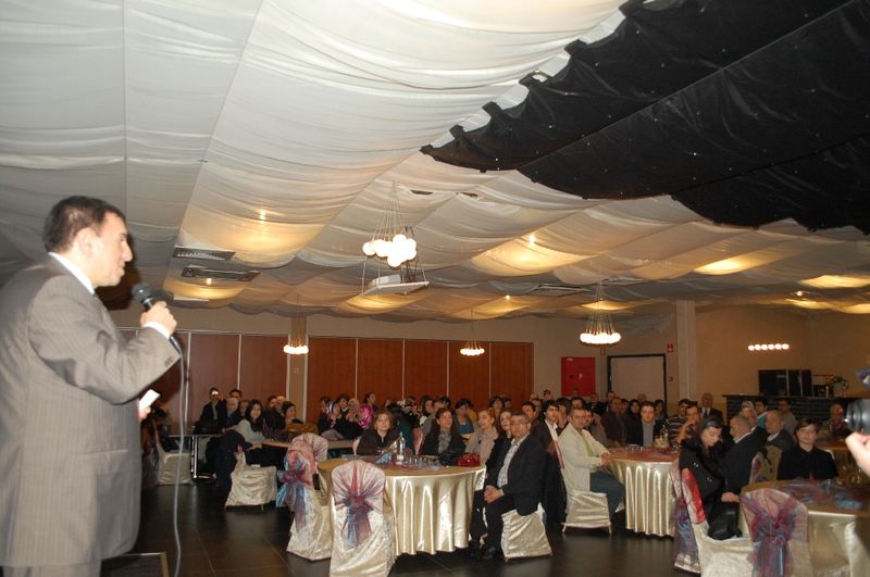 ÜSTÜN DÖKMEN İNSANLARI GERÇEKLERİYLE YÜZLEŞTİRDİ