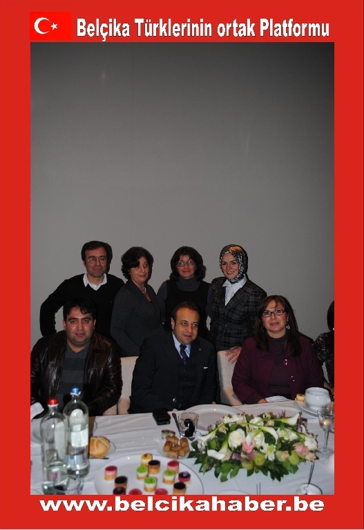 DOKTORLAR VE İŞADAMI İZCİ  BAKAN BAĞIŞ ONURUNA VİLLALARINDA YEMEK VERDİLER