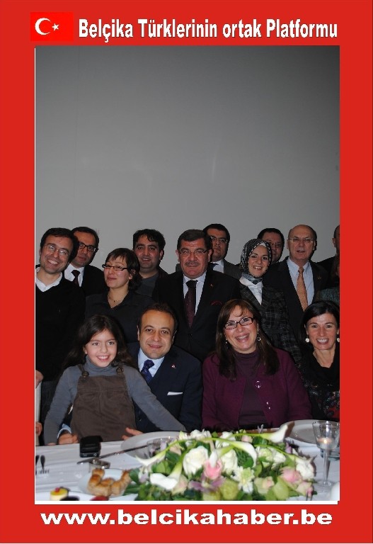 DOKTORLAR VE İŞADAMI İZCİ  BAKAN BAĞIŞ ONURUNA VİLLALARINDA YEMEK VERDİLER