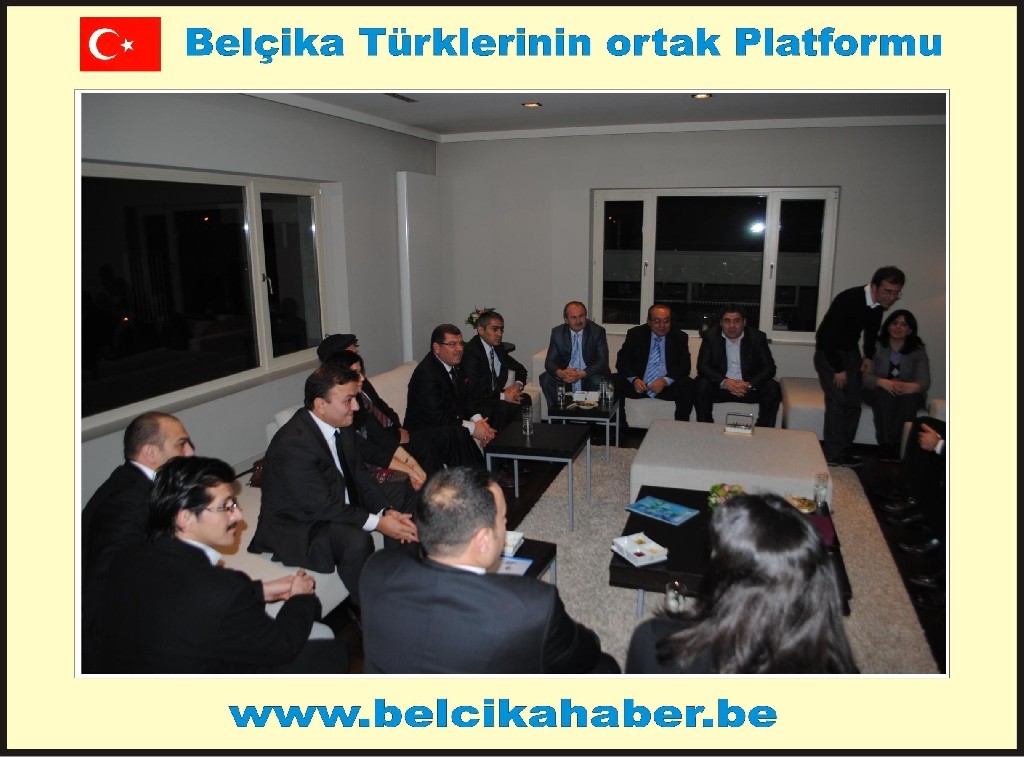 DOKTORLAR VE İŞADAMI İZCİ  BAKAN BAĞIŞ ONURUNA VİLLALARINDA YEMEK VERDİLER