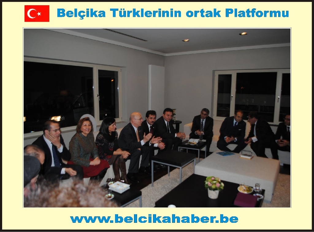 DOKTORLAR VE İŞADAMI İZCİ  BAKAN BAĞIŞ ONURUNA VİLLALARINDA YEMEK VERDİLER