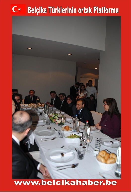 DOKTORLAR VE İŞADAMI İZCİ  BAKAN BAĞIŞ ONURUNA VİLLALARINDA YEMEK VERDİLER