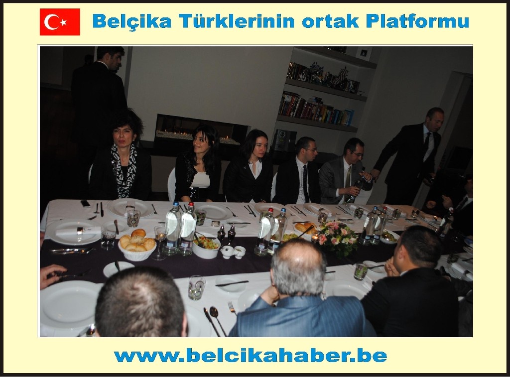 DOKTORLAR VE İŞADAMI İZCİ  BAKAN BAĞIŞ ONURUNA VİLLALARINDA YEMEK VERDİLER