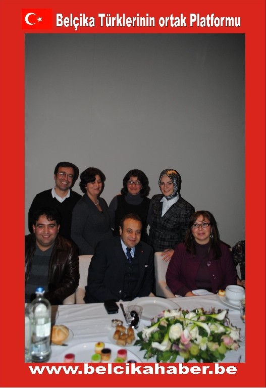 DOKTORLAR VE İŞADAMI İZCİ  BAKAN BAĞIŞ ONURUNA VİLLALARINDA YEMEK VERDİLER