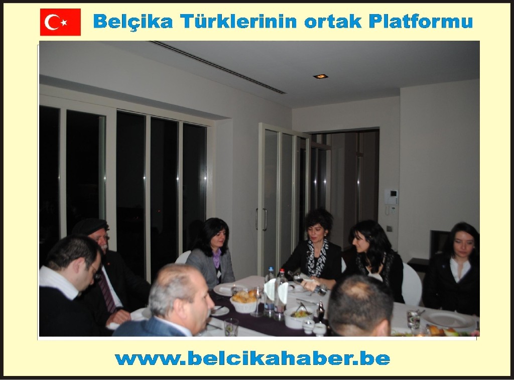 DOKTORLAR VE İŞADAMI İZCİ  BAKAN BAĞIŞ ONURUNA VİLLALARINDA YEMEK VERDİLER