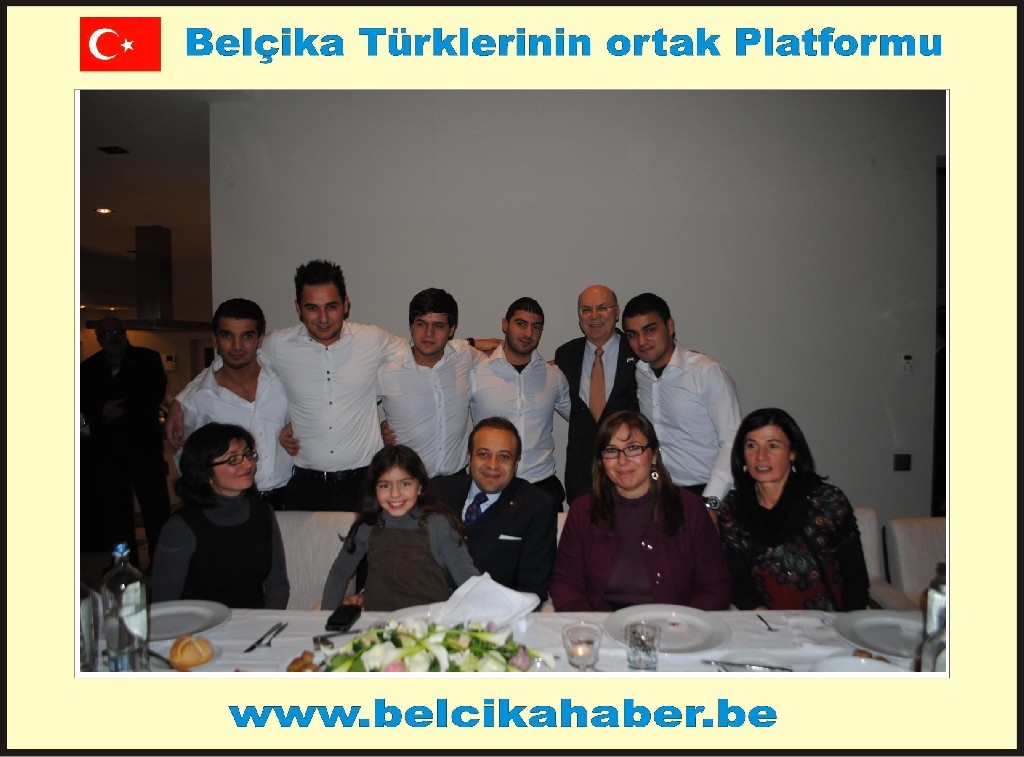 DOKTORLAR VE İŞADAMI İZCİ  BAKAN BAĞIŞ ONURUNA VİLLALARINDA YEMEK VERDİLER