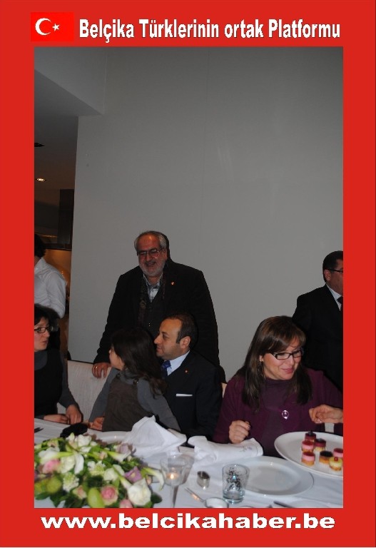 DOKTORLAR VE İŞADAMI İZCİ  BAKAN BAĞIŞ ONURUNA VİLLALARINDA YEMEK VERDİLER