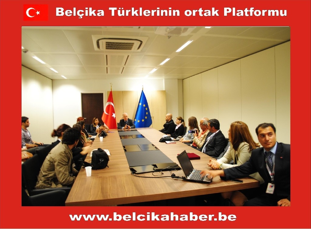 AB GENÇ İLETİŞİMCİLER YARIŞMASINDA ÖDÜL ALANLAR ESERLERİNİ AB BÜYÜKELÇİSİ KUNERALP'E SUNDULAR