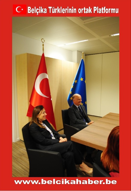 AB GENÇ İLETİŞİMCİLER YARIŞMASINDA ÖDÜL ALANLAR ESERLERİNİ AB BÜYÜKELÇİSİ KUNERALP'E SUNDULAR
