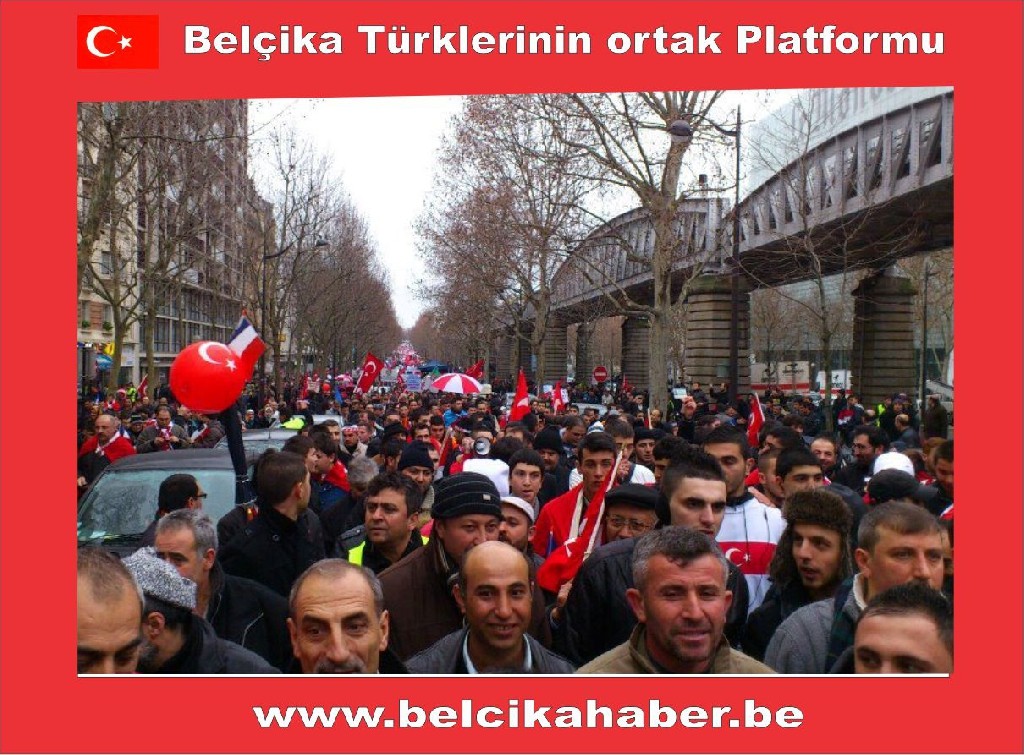 PARİSTE TÜRKLERİN PROTESTOSUNDAN RENKLİ KARELER