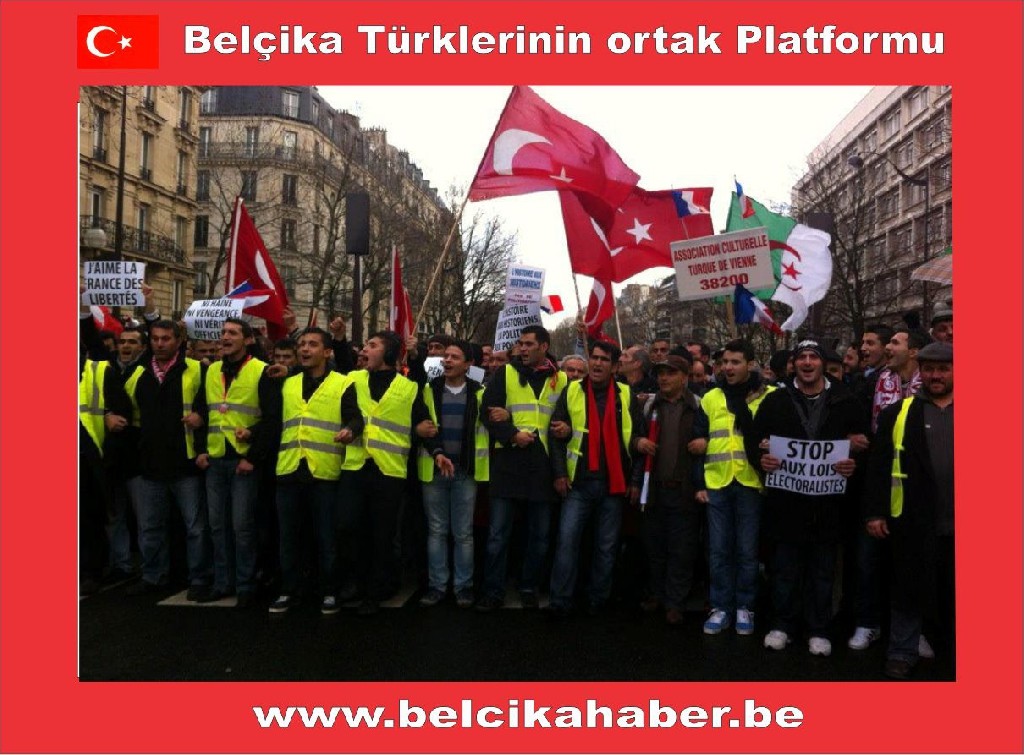 PARİSTE TÜRKLERİN PROTESTOSUNDAN RENKLİ KARELER