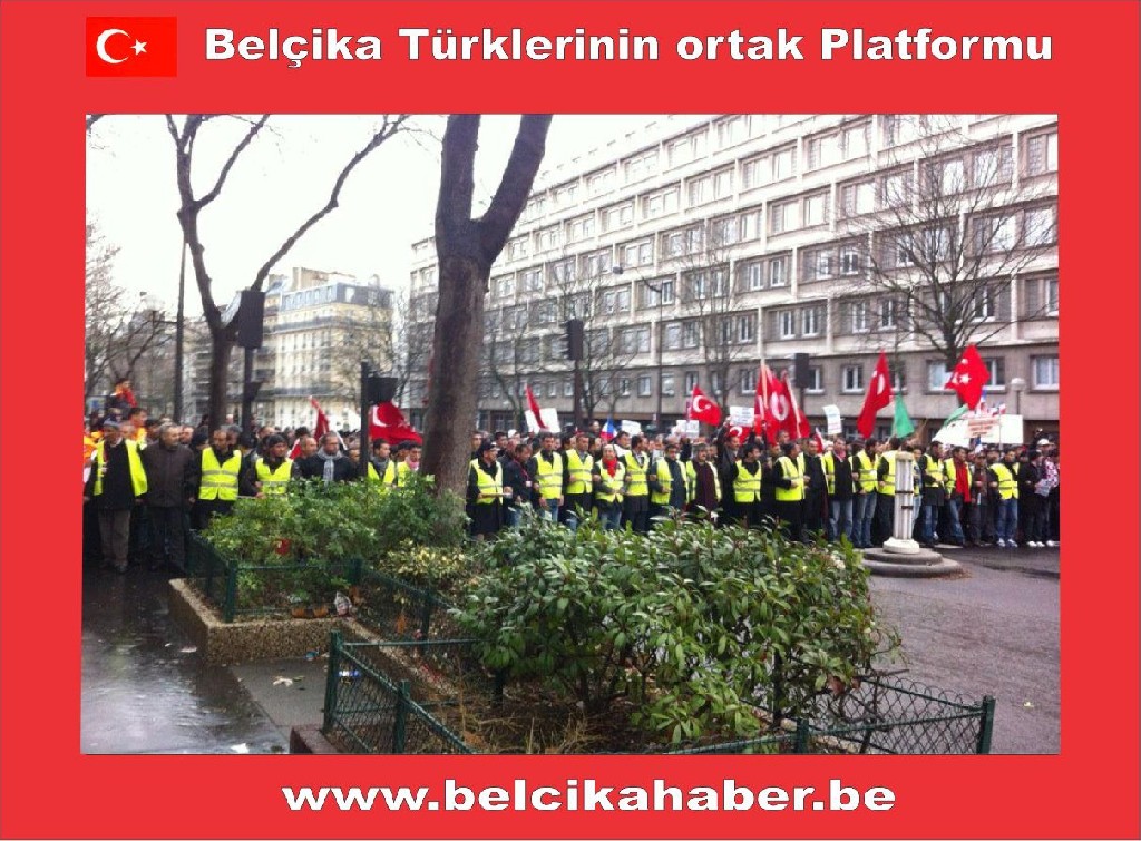 PARİSTE TÜRKLERİN PROTESTOSUNDAN RENKLİ KARELER