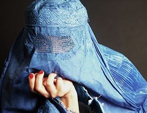 Hollanda'da burka yasağına kabul 