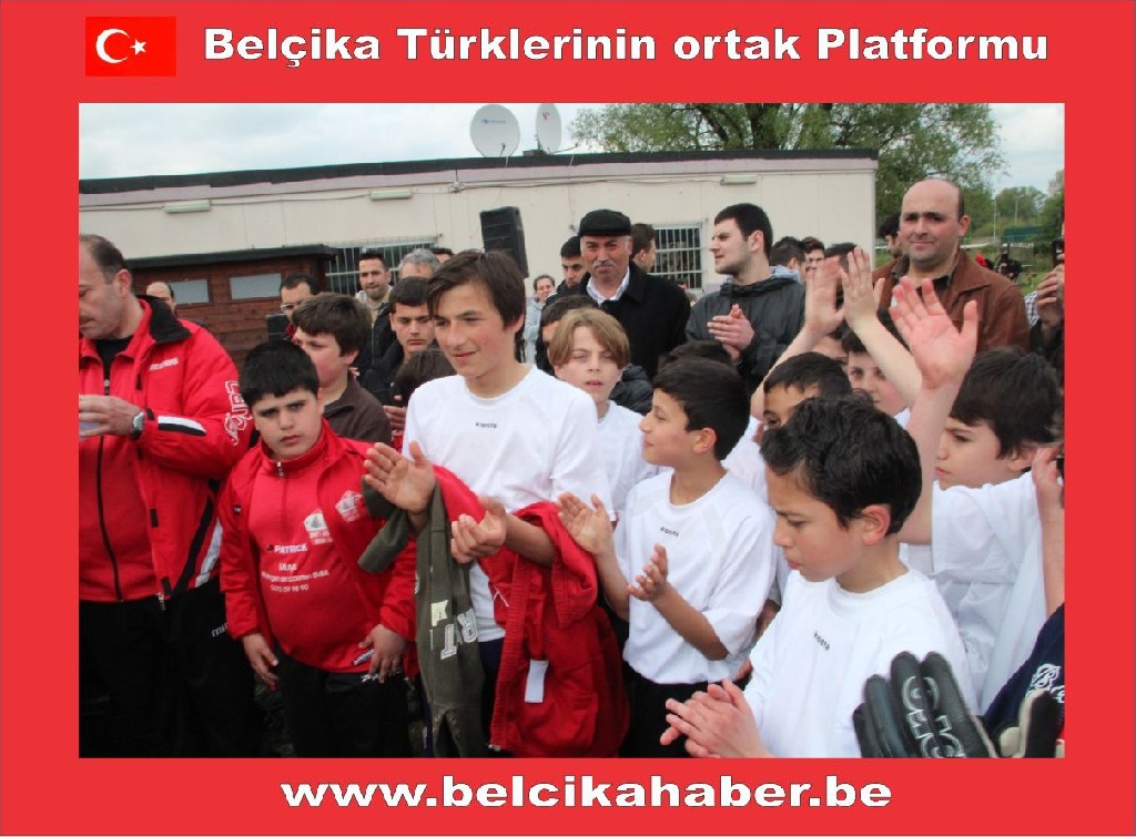 Belcika Diyanet Vakfi Anvers  Bolge Gençlik Şöleni Düzenlendi