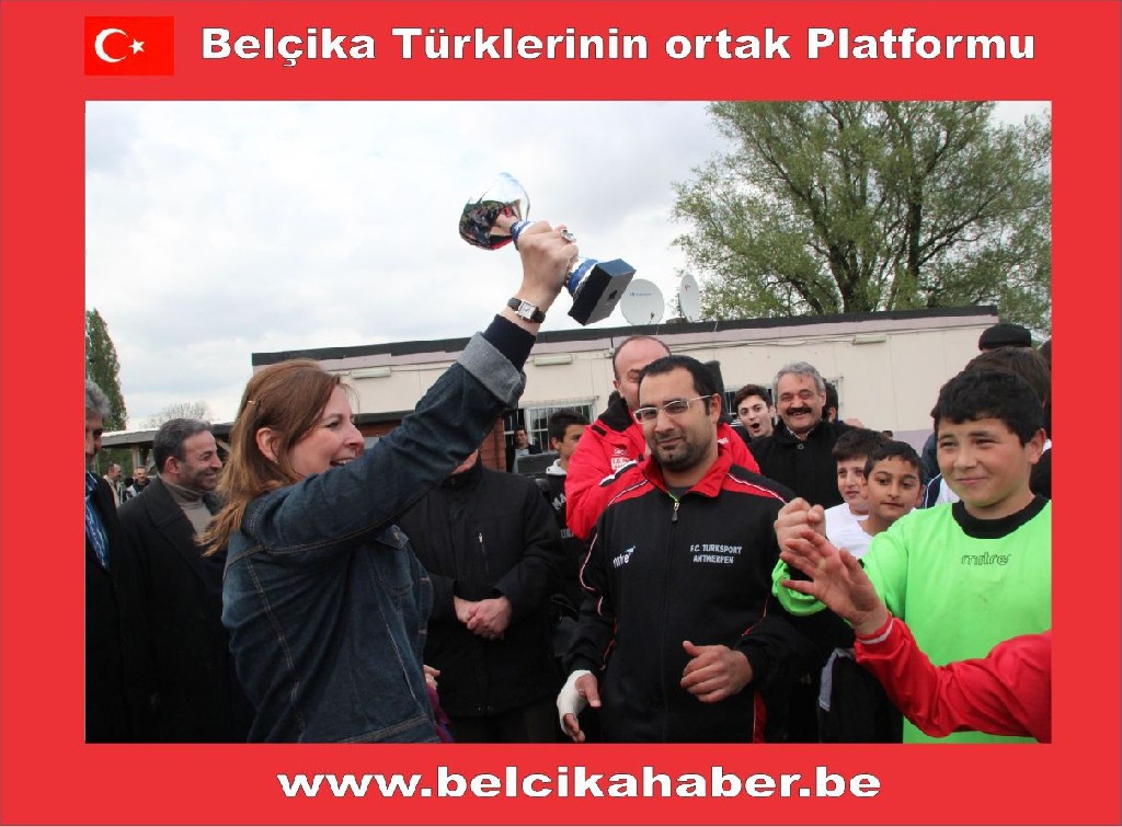 Belcika Diyanet Vakfi Anvers  Bolge Gençlik Şöleni Düzenlendi