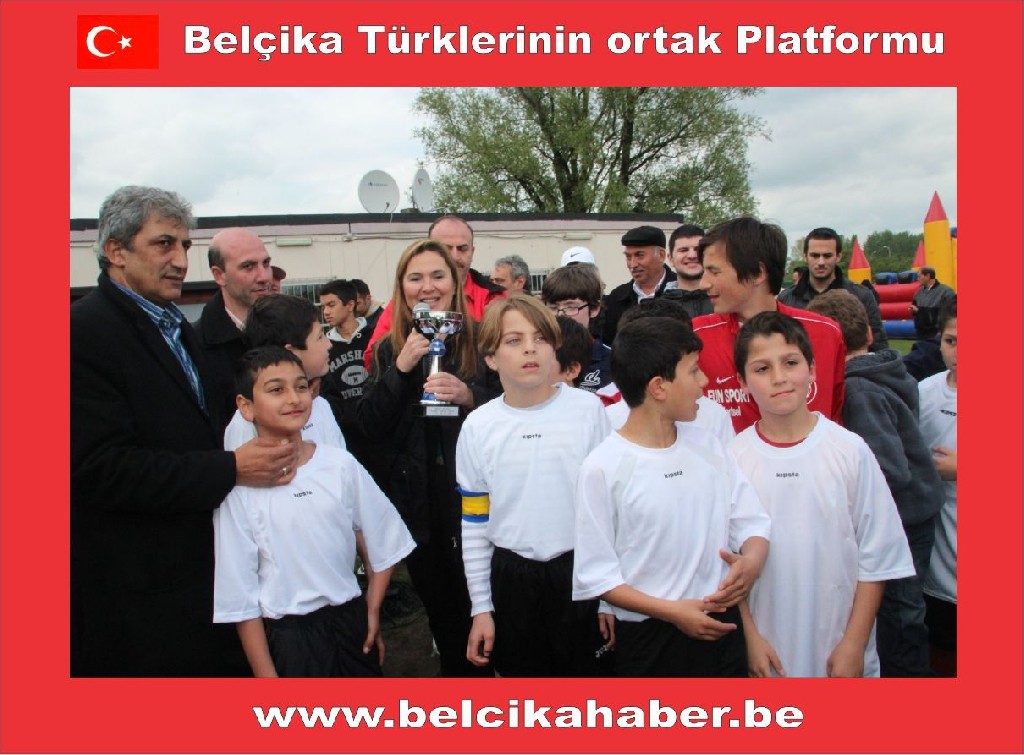 Belcika Diyanet Vakfi Anvers  Bolge Gençlik Şöleni Düzenlendi