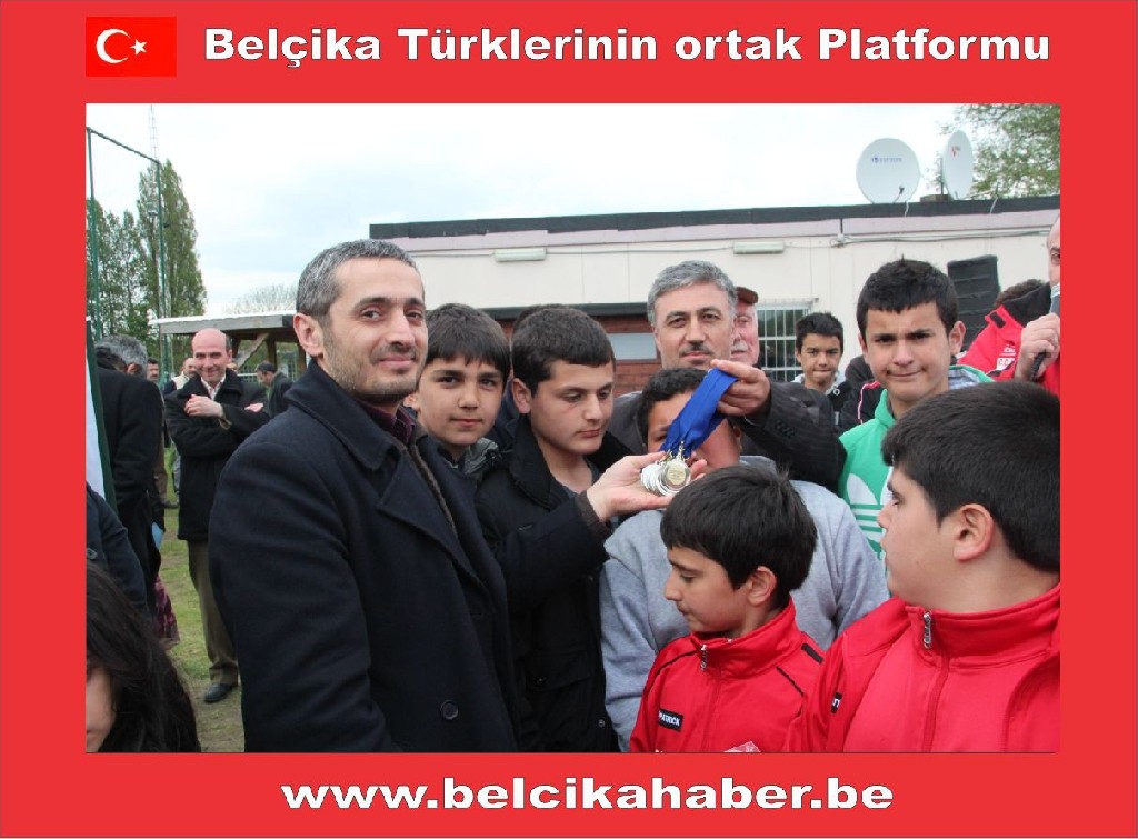 Belcika Diyanet Vakfi Anvers  Bolge Gençlik Şöleni Düzenlendi