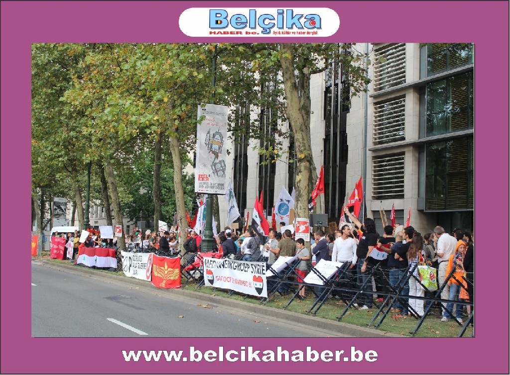ABD BRÜKSEL BÜYÜKELÇİLİĞİ ÖNÜNDE SURİYE'YE SAVAŞA HAYIR  GÖSTERİSİ DÜZENLENDİ