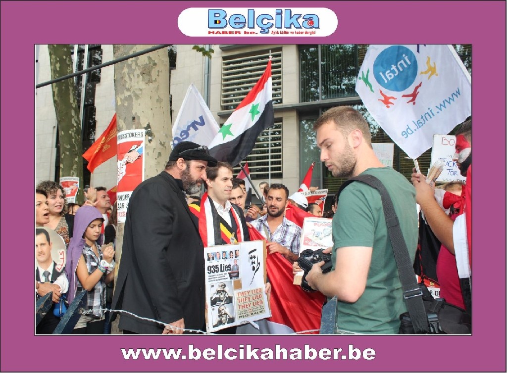 ABD BRÜKSEL BÜYÜKELÇİLİĞİ ÖNÜNDE SURİYE'YE SAVAŞA HAYIR  GÖSTERİSİ DÜZENLENDİ