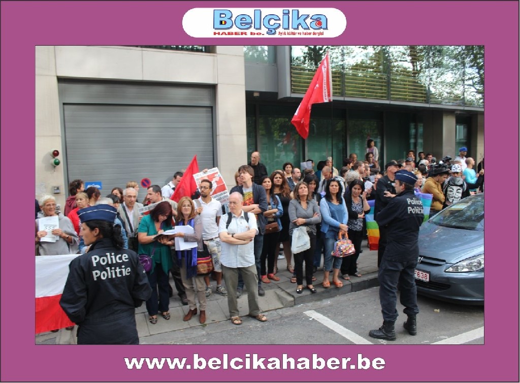 ABD BRÜKSEL BÜYÜKELÇİLİĞİ ÖNÜNDE SURİYE'YE SAVAŞA HAYIR  GÖSTERİSİ DÜZENLENDİ