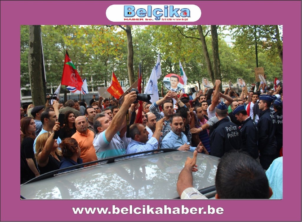 ABD BRÜKSEL BÜYÜKELÇİLİĞİ ÖNÜNDE SURİYE'YE SAVAŞA HAYIR  GÖSTERİSİ DÜZENLENDİ