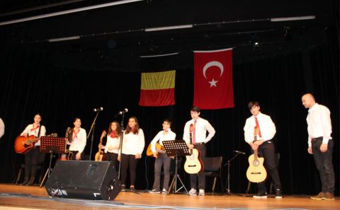 23 NİSANI BİRLİKTE KUTLADILAR