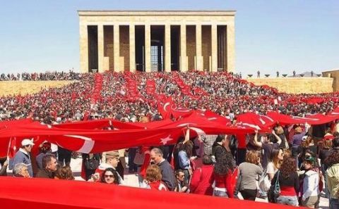 Korkmadılar Ataya yürüdüler...