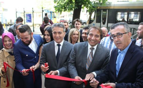  â€˜BEGENTLEMEN MAĞAZASININ AÇILIŞINI SİYASİLER YAPTI