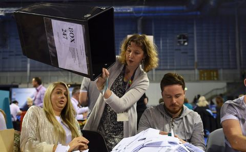 İngiltereâ€™de AB referandumu: Oylama sona erdi! Sonuçlar gelmeye başladı
