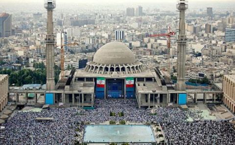 BUGÜN BAYRAMI KUTLAYAN YÜZBİNLERCE İRANLI BAYRAM NAMAZINI TAHRAN CADDELERİNDE KILDILAR...