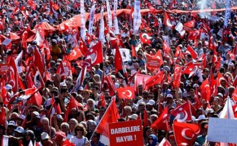 CHP'nin çağrısıyla yapılan Taksim Mitingi'ne bir milyonun üzerinde yurttaş katıldı