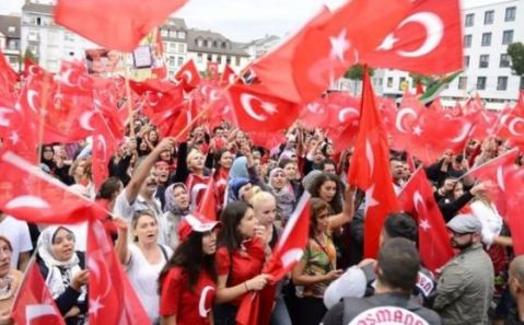 Avusturyaâ€™da Türk bayrağına yasak geldi