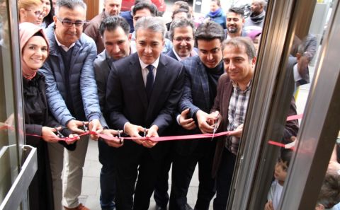 Esra Pastanesiâ€™ne görkemli açılış