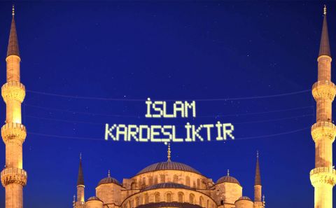 RAMAZAN BAŞLADI İLK TERAVİHLERDE BİNLERCE İNSAN CAMİLERE AKIN ETTİ