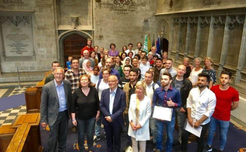 Gentâ€™te yabancı kökenli öğrenciler serifikalarıyla