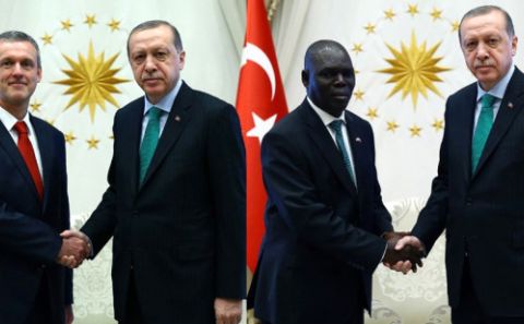 Cumhurbaşkanı Erdoğan, Belçika Büyükelçisi Malherbe'yi ve Uganda Büyükelçisi Mubiru'yu Kabul Etti 