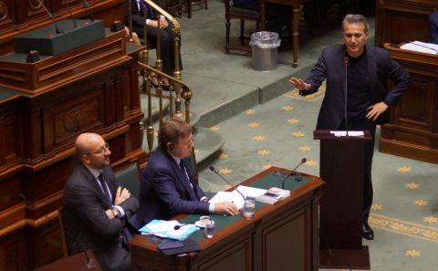 Başkan Emir Kır İllegal göçmenleri yakalamak için ev baskınlarına izin veren yasa tasarısının derhal geri çekilmesini istedi.