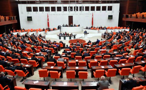TBMM raporu: Yurt dışında yaşayan Türklerin yüzde 20'si etnik kökeni nedeniyle haksızlığa uğradığını düşünüyor