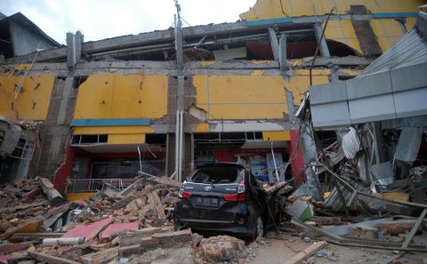 Endonezyaâ€™daki depremde ölenlerin sayısı 832'ye yükseldi