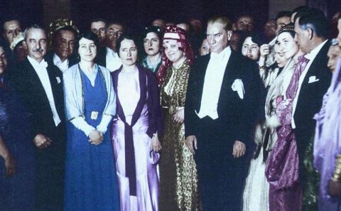 Türk kadınına seçme ve seçilme hakkı tanınmasının 85. yılı 