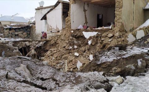 KOMŞUDAKİ 5,9'LUK DEPREM SINIRIMIZI DA VURDU 7 VATANDAŞIMIZI KAYBETTİK